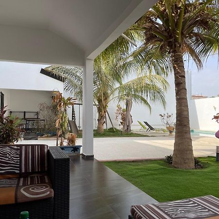 Saly - Villa Kage 6 Chambres -Clim-Wifi-Eau Chaude-Billard-Babyfoot-Ping Pong-Canal - Electricite Non Comprise 外观 照片