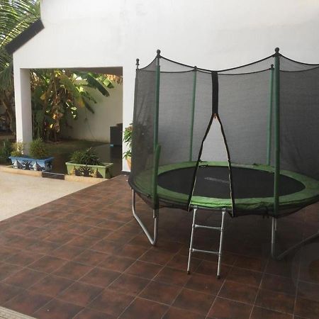 Saly - Villa Kage 6 Chambres -Clim-Wifi-Eau Chaude-Billard-Babyfoot-Ping Pong-Canal - Electricite Non Comprise 外观 照片