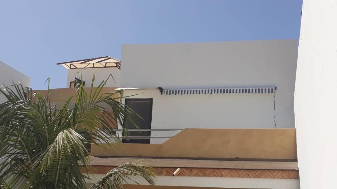 Saly - Villa Kage 6 Chambres -Clim-Wifi-Eau Chaude-Billard-Babyfoot-Ping Pong-Canal - Electricite Non Comprise 外观 照片